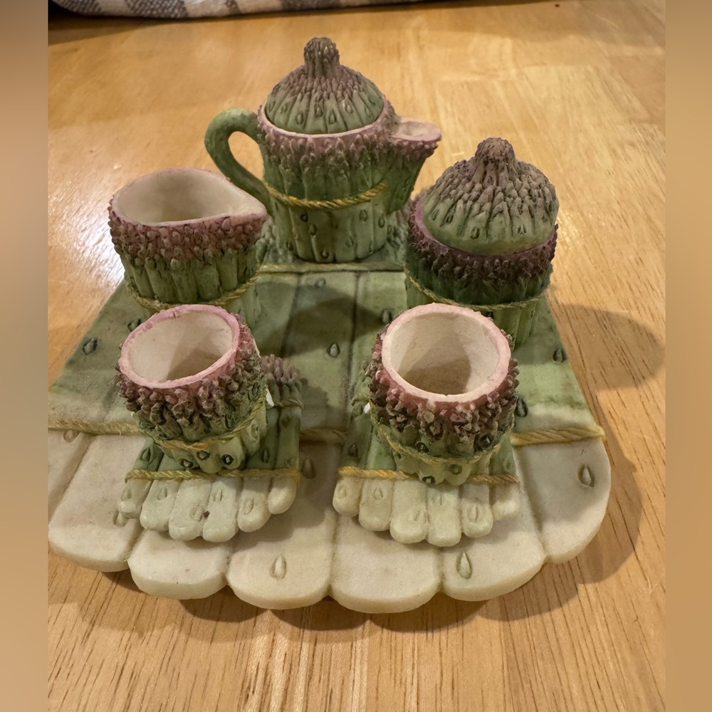 Miniature “asparagus” tea set